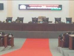 Sidang Paripurna DPRD Sampang Gunakan Busana Adat dan Berbahasa Madura