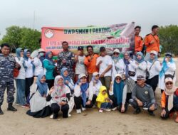 Peringati Hari Gerakan Sejuta Pohon, FRPB Pamekasan Tanam Cemara Udang