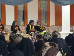 Kepulangan Bupati Sampang Ke Kampung Halaman,Mengendarai Dokar