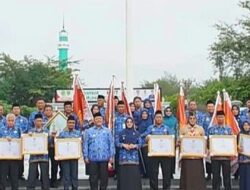 Bupati Sri Juniarsih Serahkan Panji – Panji Keberhasilan Pembangunan