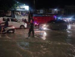 Pasca Hujan Deras, Babinsa Pantau Wilayah Binaan Yang Sedang Terendam Banjir