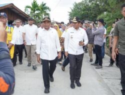 Pj Gubernur Sumut dampingi menteri PMK serahkan bantuan pangan CPP di Belawan