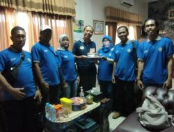 IWO Pamekasan Berikan Kado Surpise Kadinkes Pamekasan di Ultahnya ke 56