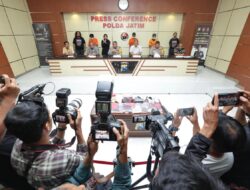 Polisi Berhasil Ungkap Motif Lempar Bondet Rumah Ketua KPPS di Pamekasan, Tersangka Diamankan