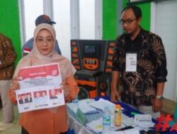 Bupati Sri Juniarsih Nyoblos Di TPS 015 Kelurahan Gunung Panjang