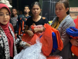 Kebakaran di Kampung Pegat Bukur, Sri Juniarsih Turun Langsung Beri Bantuan