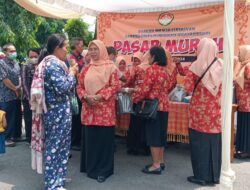 Dharma Wanita Dinas Pendidikan Propinsi Wilayah Kediri Gelar Pasar Murah