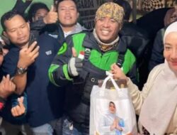 Sri Juniarsih Sahur On The Road, Bagikan Makanan Ke Para Ojol