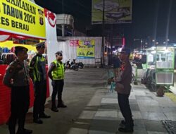 Polres Berau Bersiaga di Posko Pengamanan Operasi Ketupat Mahakam 2024 di Simpang Empat KFC Tanjung Redeb