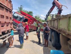 Personil Turjawali Sat Lantas Polres Berau Urai Kemacetan di KM 18