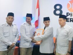 BACALON BUPATI BERAU JAKARIYA LAKUKAN PENGEMBALIAN BERKAS KE DPD PKS BERAU