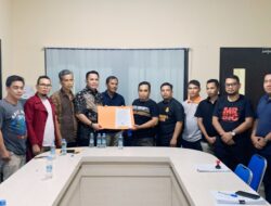 Pasangan Independen Edy-Masrur (EMAS) Serahkan Dokumen Bukti SILON Ke KPU Berau