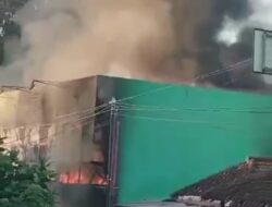 Sijago Merah Menghanguskam Toko Sepeda Desa Tlambah Karang Penang