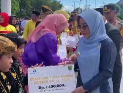 Peringatan Hardiknas,Pemkab Berau Berikan Bantuan Beasiswa Untuk Siswa SD dan SMP