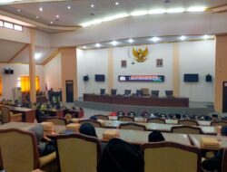 Penyampaian Nota Penjelasan Bupati Terhadap Raperda Pertanggung jawaban APBD 2023 Disampaikan Paripurna DPRD Sampang