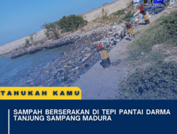 Sampah Berserakan di Tepi Pantai Darma Tanjung Sampang Madura
