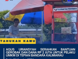 Agus Uriansyah Serahkan Bantuan Gerobak dan Dana Rp 2 Juta Untuk Pelaku UMKM di Tepian Bandara Kalimarau