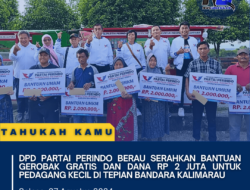 DPD Partai Perindo Berau Serahkan Bantuan Gerobak Gratis dan Dana Rp 2 Juta Untuk Pedagang Kecil di Tepian Bandara Kalimarau