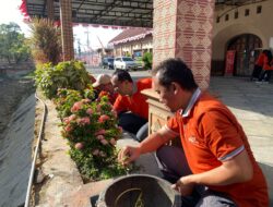 Wujudkan Lingkungan Kantor Tetap Asri, Lapas Pamekasan Lakukan Aksi Bersih-Bersih Dalam Semarak Peringatan Hari Pengayoman ke-79