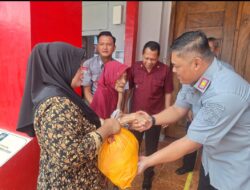 Lapas Arjasa Sumenep Peduli dan Berbagi Paket Sembako di Hari Pengayoman Ke 79