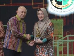 Diterima Langsung Bupati Berau Sri Juniarsih, Pemkab Berau Raih Penghargaan Nasional Daerah Peduli UMKM dan Potensi Sumber Daya Lokal