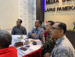 Menyemarakkan Maulid Nabi Muhammad SAW, Lapas Kelas IIA Pamekasan Kanwil Kemenkumham Jatim Ikuti Tausiyah Agama Secara Zoom Meeting