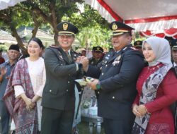 Letkol Inf Herik Prasetiawan Dapat Kado Surprise dari Kapolres Pamekasan di Hari TNI ke 79 Tahun