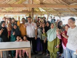Dukung Pendidikan, Asri Ludin Berikan KIP dan Beasiswa untuk Warga Desa Karanganyar