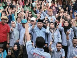 Meledak !!! Ribuan Warga Padati Kampanye MP-AW di Lapangan Bola Steenkolen Teluk Bayur