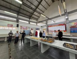 Pencapaian Produk Higienis Sesuai Ketentuan Syariat, Kementerian Agama Berikan Penghargaan Sertifikat Halal Pada Lapsustik Kelas IIA Pamekasan