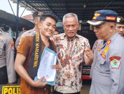 Puluhan Mahasiswa UIM Melakukan Aksi Tuntutan Didepan Kantor Dishub 