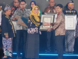 Satu-satunya Dari Kaltim, Bupati Berau Terima STBM Award 2024