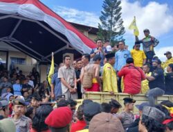 Demo Tolak Kenaikan Tarif Air : Ratusan Masyarakat Kepung Kantor DPRD Berau