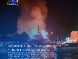Kebakaran Hebat Melanda Bangunan di Jalan HARM Ayoeb KM 5
