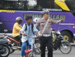 Kapolres Sampang Kerahkan 100 Personil Jagaa Jalan, Lindungi Pelajar dari Laka Lantas  