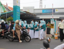 Ramadhan Penuh Berkah, Srikandi dan PIKK PLN UP3 Madura Bagikan Takjil Gratis Kepada Masyarakat