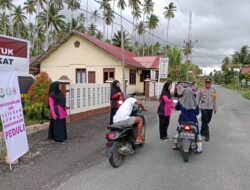 Peduli Sesama, Polsek Biduk-Biduk Bagikan Takjil Ke Masyarakat