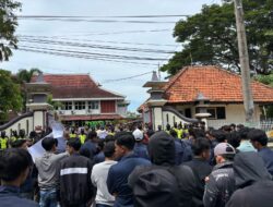 Tolak Undang Undang TNI Yang Baru BEM Unira Geruduk Kantor DPRD