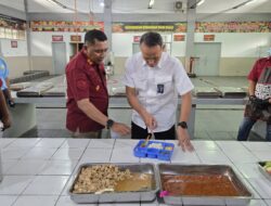 Kepala Dirjendpas Kanwil Direktorat Jawa Timur bersama Fathorrosi lakukan sidak di ruang dapur, Kamis (27/03)