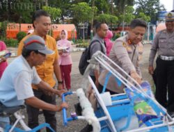 Di Bulan Suci Ramadhan 1446 H, Polres Pamekasan dan Pengurus Bhayangkari Menyalurkan Bansos