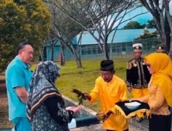 Tiba Di Berau Pasca Dilantik, Bupati Berau Sri Juniarsih Disambut Tappung Tawar di Bandara Kalimarau