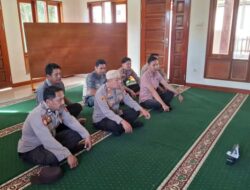 Personel Polsek Tabalar Ikuti Pengajian Rutin Bertema “Golongan Orang yang Beruntung”