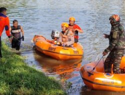 Pemotor Terjun ke Sungai Bondoyudo Lumajang, Dievakuasi Dalam Kondisi Tak Bernyawa