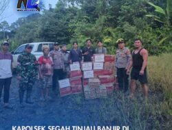 Kapolsek Segah Tinjau Banjir Di Long Ayap Sekaligus Beri Bantuan