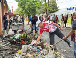 Lapas Narkotika Pamekasan, Mengabdi pada Masyarakat melalui Aksi Bersih-Bersih Lingkungan