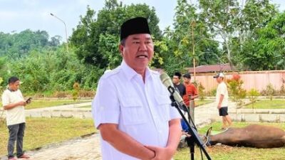 Wakil Ketua DPRD Ekti Imanuel