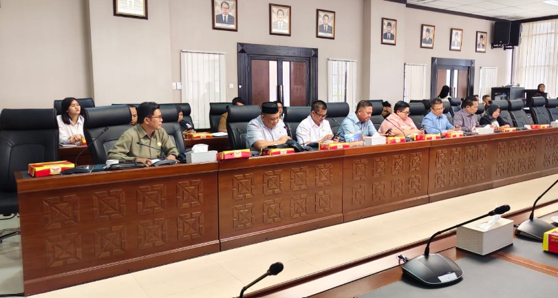 Suasana RDP Komisi IV DPRD Kaltim dengan Dinas Pendidikan, Selasa (10/6/2025)