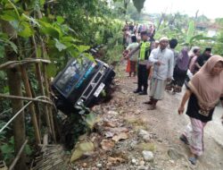 Laka Tunggal di Jalan Raya Somber, Mobil Selip dan Jatuh dari Jembatan