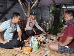 Polsek Kunir Sambangi Warga di Poskamling, Upaya Jaga Kamtibmas dan Silaturahmi dengan Masyarakat