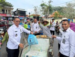 Peduli Pejuang Jalanan, Lapas Narkotika Pamekasan Salurkan 60 Paket Bantuan